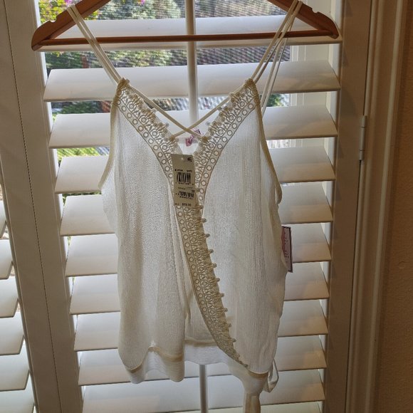 BRAND NEW Junior's White Lace-Trimmed Summer Top - Picture 1 of 6